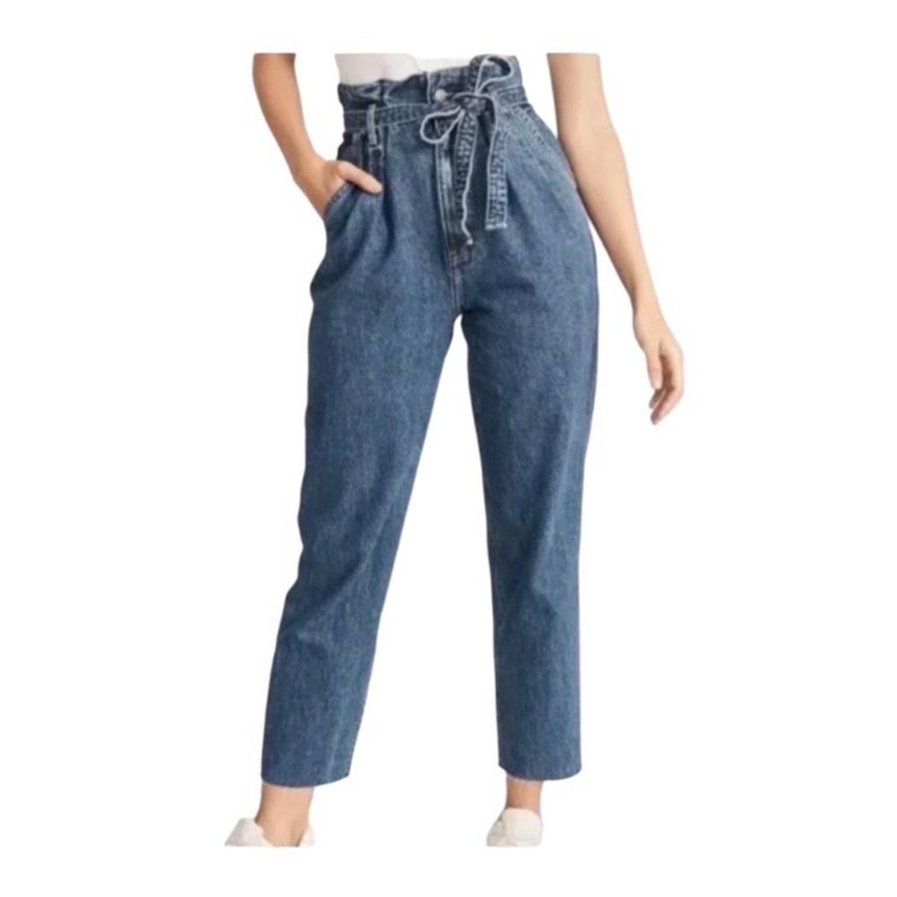 ABERCROMBIE & FITCH
High-Waisted Paper Bag Waist Mom Size 10R